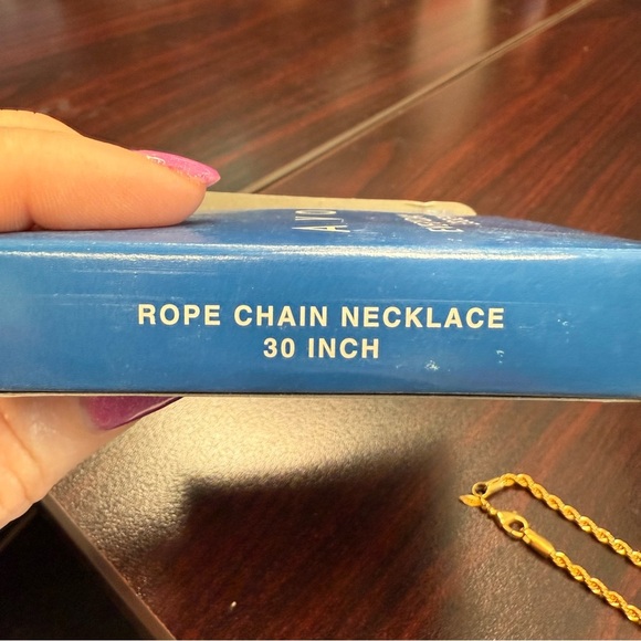 Avon  Goldtone  Rope Chain Necklace NIB vintage 2005 24 & 30 inch lengths - Picture 6 of 7